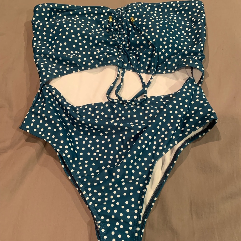 Strapless padded bathing suit